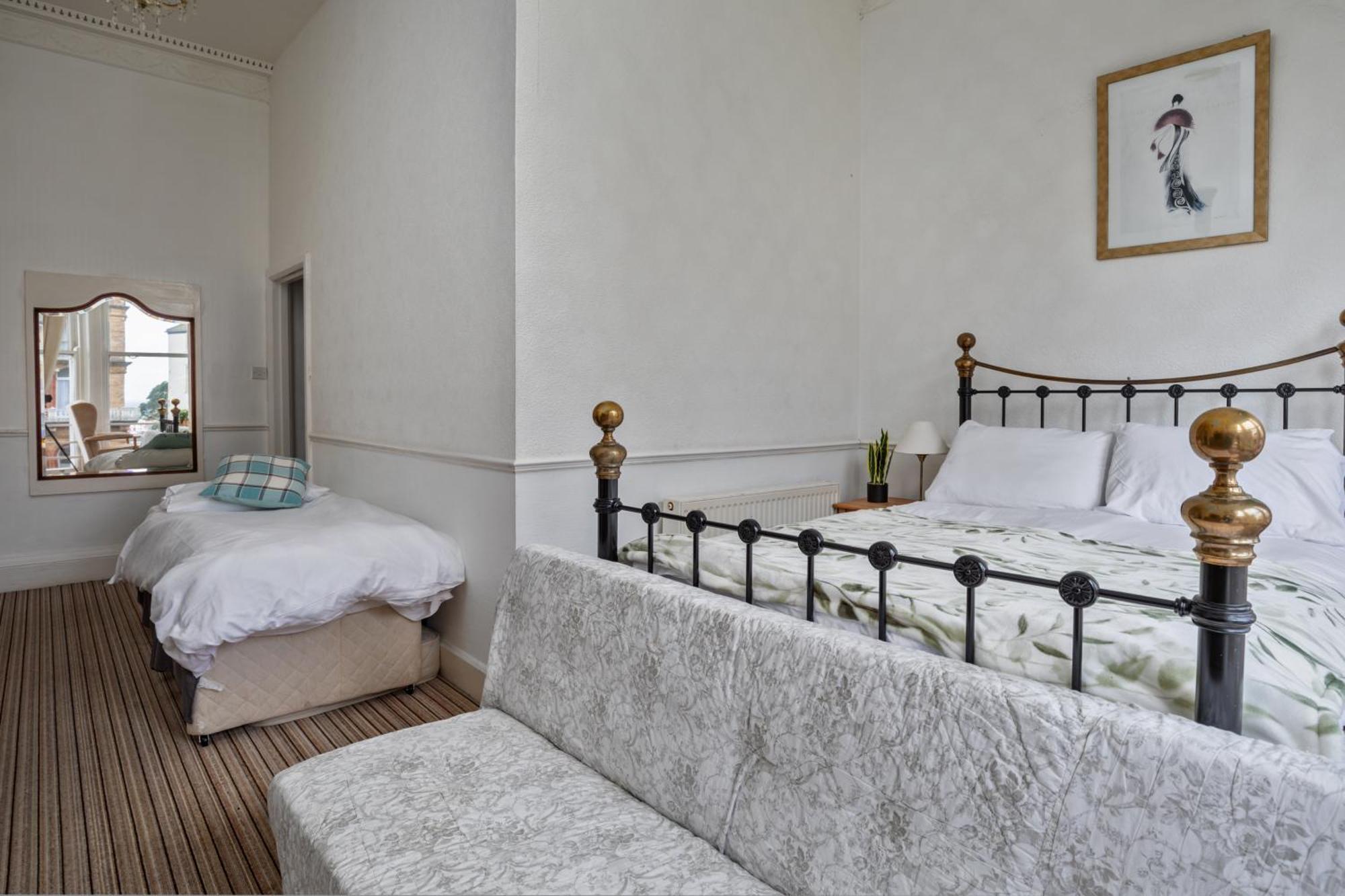 Serenity Guest House スカーバラ エクステリア 写真